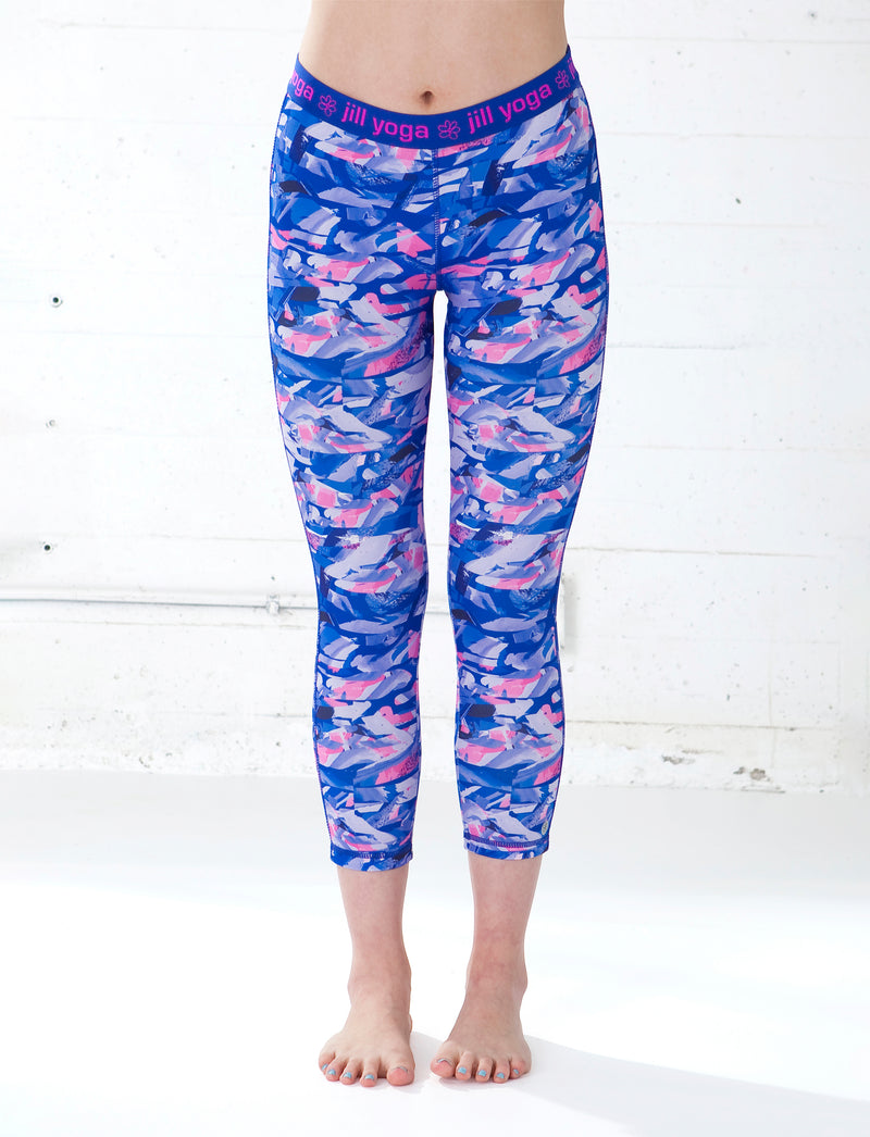 GIRLS TEXTURED CAMO CAPRI LEGGING